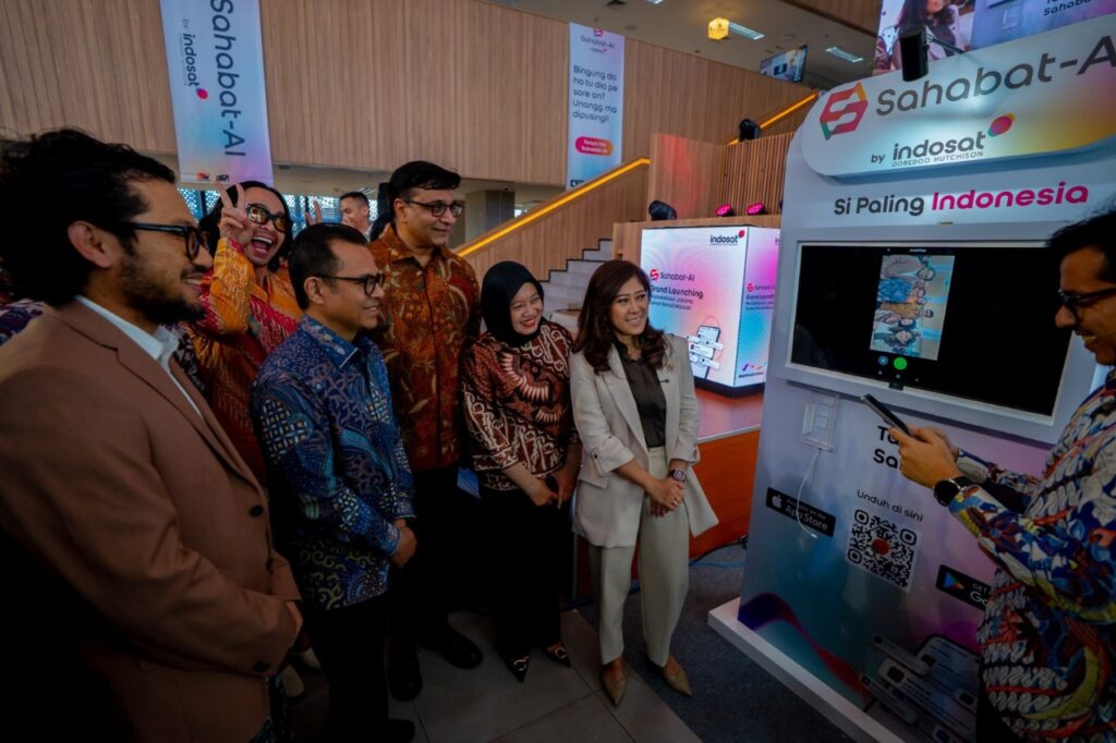 Kementerian Komunikasi dan Digital Republik Indonesia (Komdigi) dan Indosat Ooredoo Hutchison (Indosat or IOH) hari ini memperkenalkan Sahabat-AI, platform AI berbasis aplikasi yang menandai langkah penting Indonesia menuju ekosistem AI yang berdaulat, inklusif, dan berakar pada kebutuhan lokal.